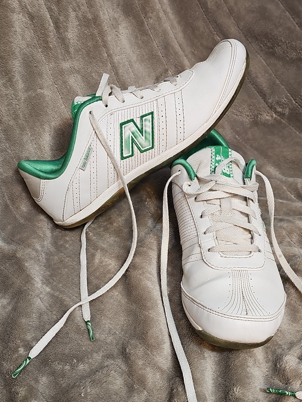 New Balance 474 Women's White Sneakers with Green Lining